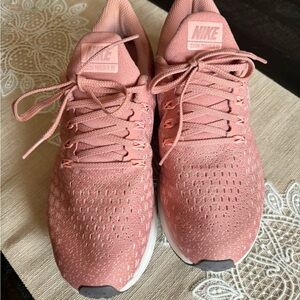 Women’s Nike Air Zoom Pegasus 35  Size 7.5